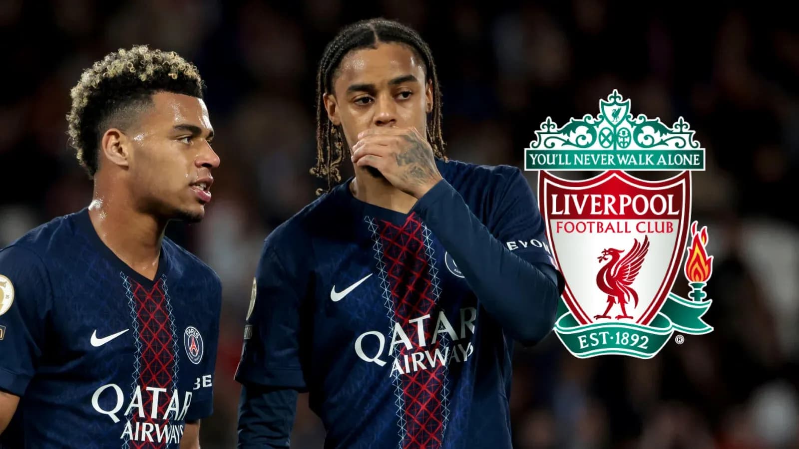 Jugadores de PSG en el campo durante un partido Jugadores de PSG en el campo durante un partido
