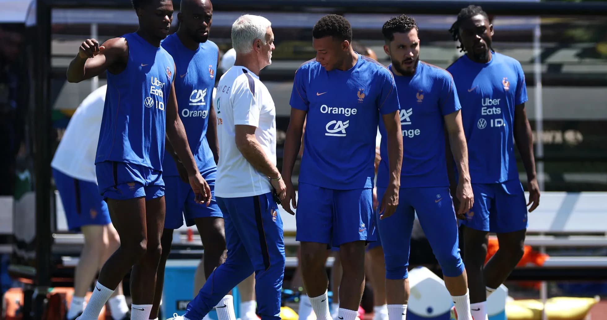 Jugadores de Francia entrenando en el campo Jugadores de Francia entrenando en el campo