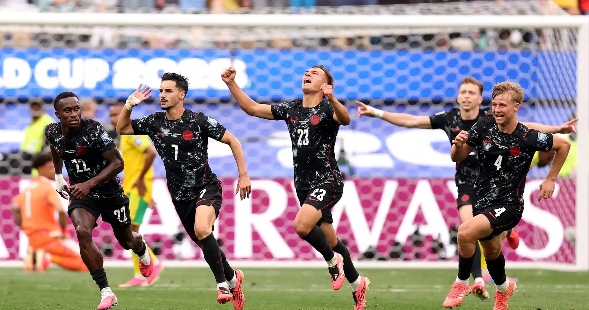 Jugadores de Canadá celebrando un gol Jugadores de Canadá celebrando un gol