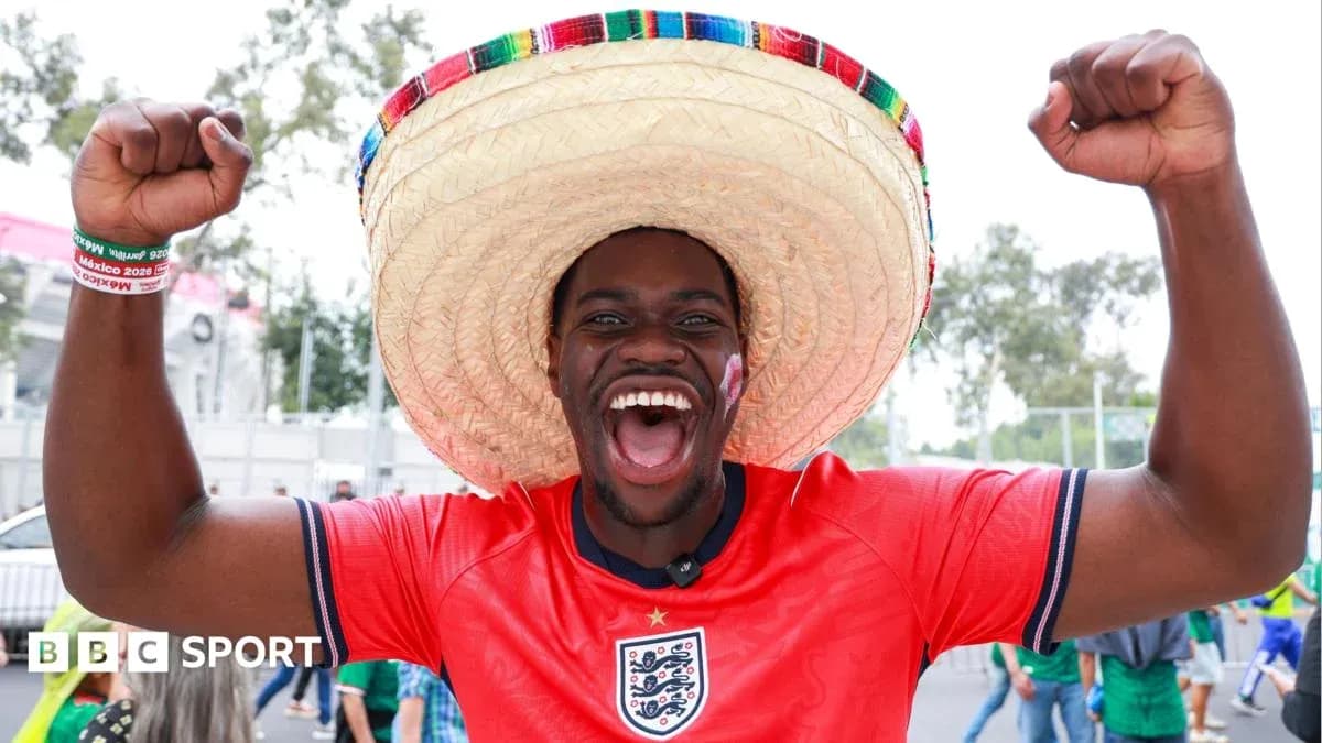Afanoso hincha con sombrero y camiseta de Inglaterra Afanoso hincha con sombrero y camiseta de Inglaterra