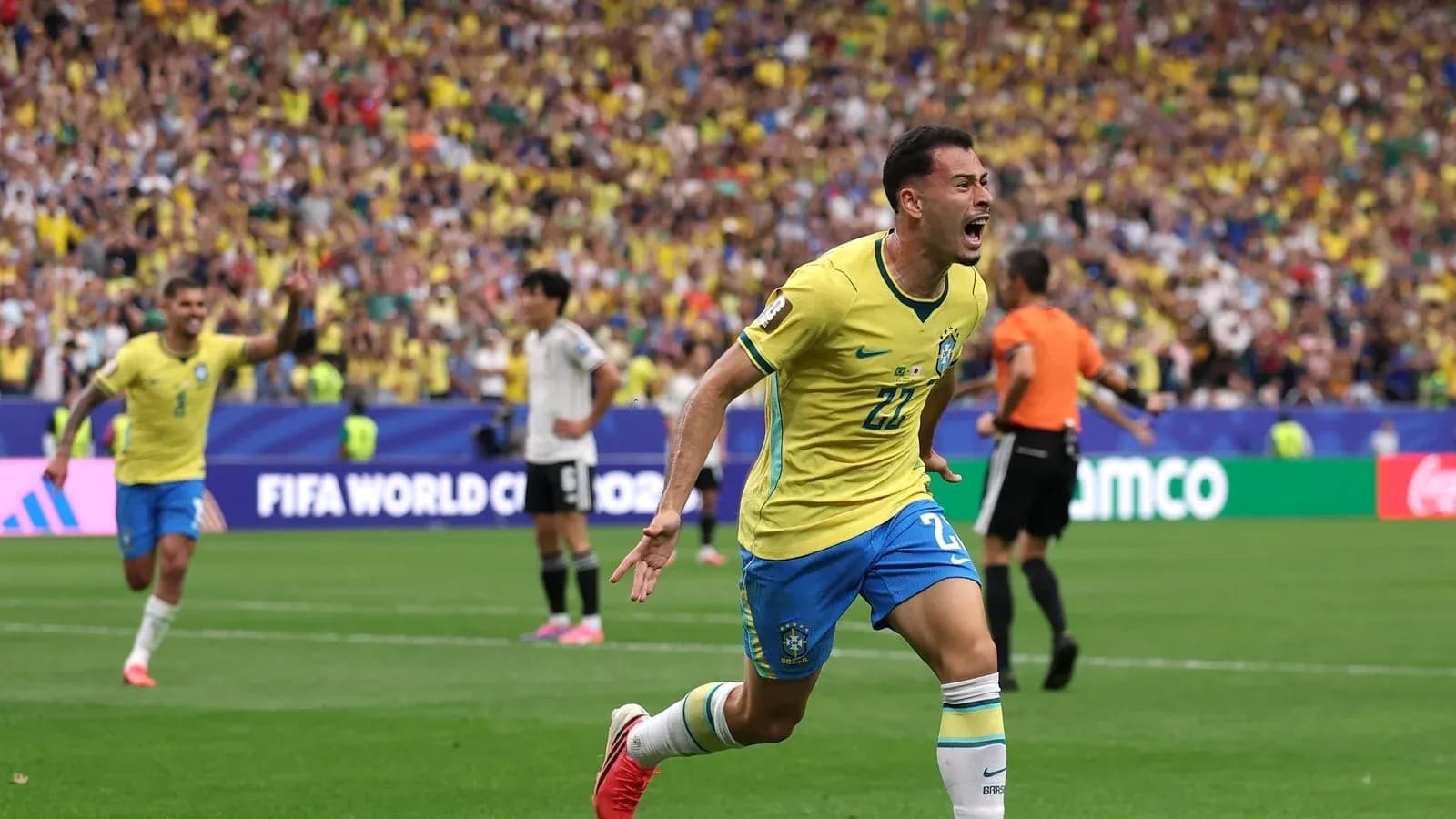 Jugador de Brasil celebrando un gol en el Mundial Jugador de Brasil celebrando un gol en el Mundial