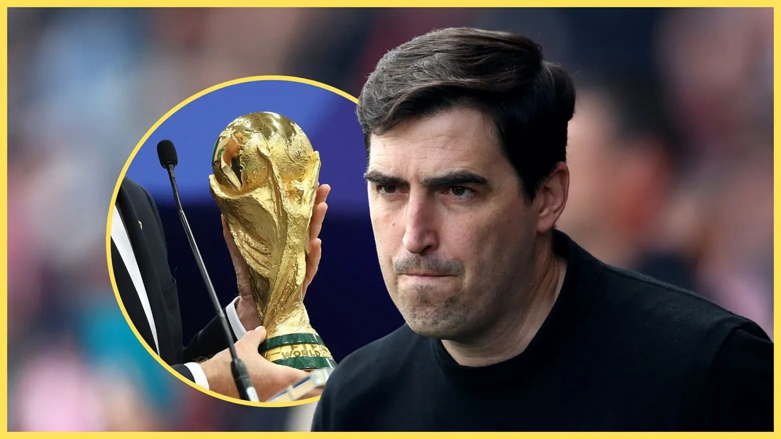 Entrenador mirando hacia la Copa del Mundo Entrenador mirando hacia la Copa del Mundo