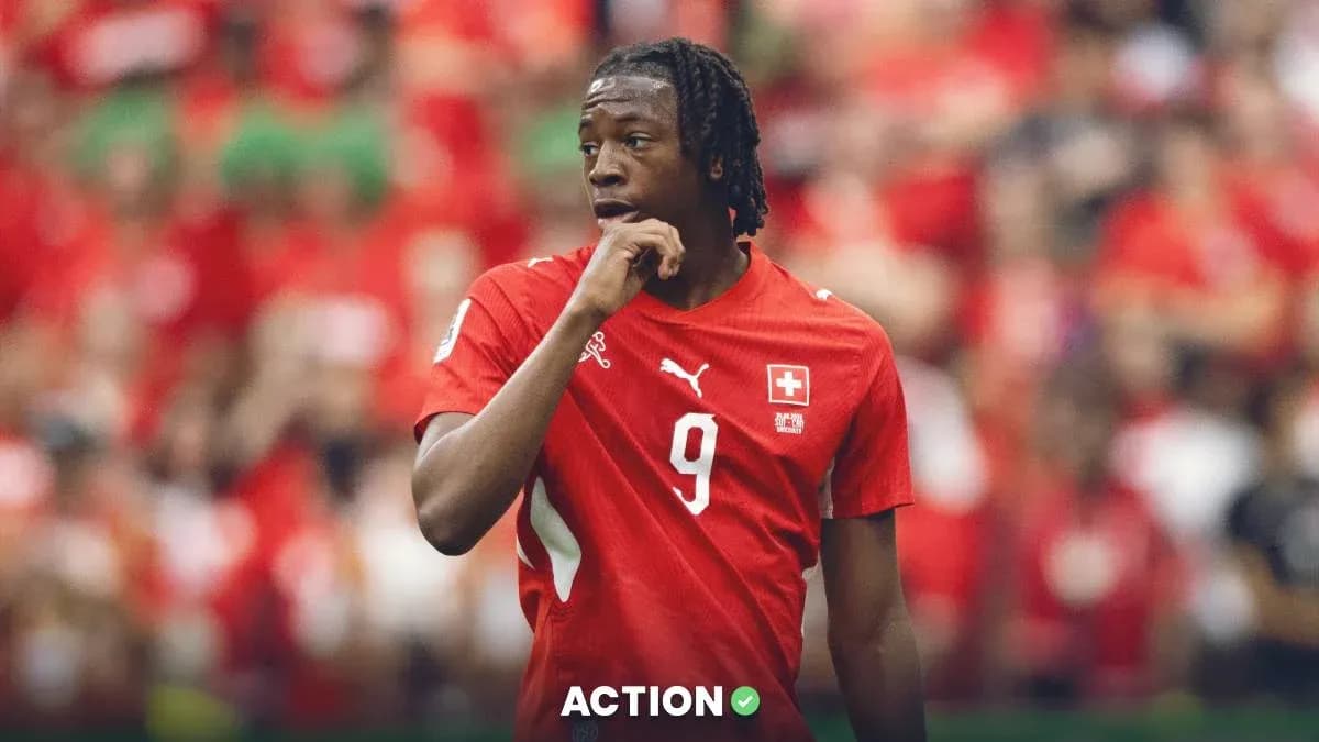 Jugador de Suiza en partido de fútbol Jugador de Suiza en partido de fútbol