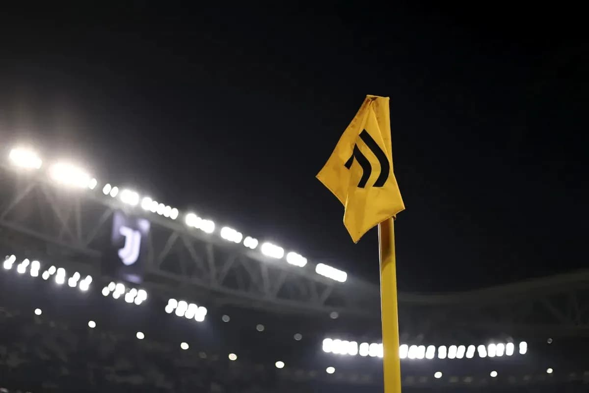 Esquina amarilla con el logo de Juventus en fondo Esquina amarilla con el logo de Juventus en fondo