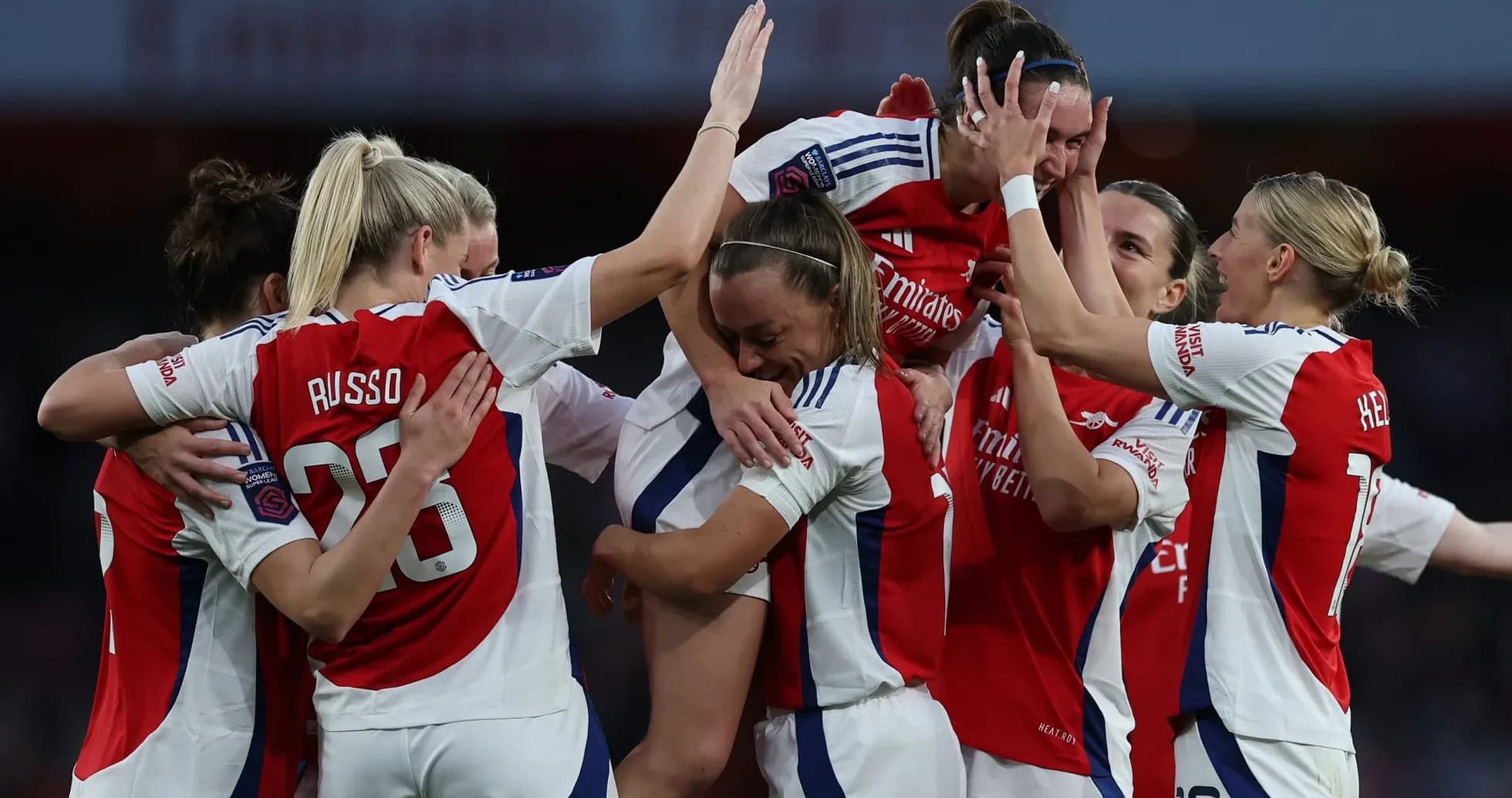 Jugadoras de Arsenal celebrando un gol Jugadoras de Arsenal celebrando un gol