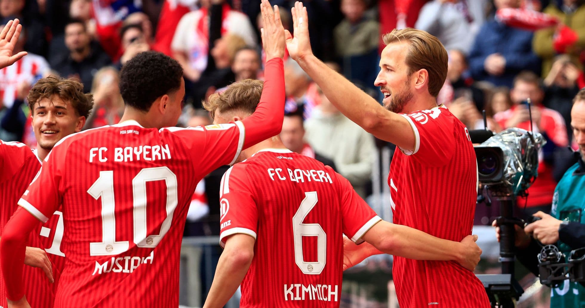 Jugadores del Bayern celebrando un gol juntos Jugadores del Bayern celebrando un gol juntos