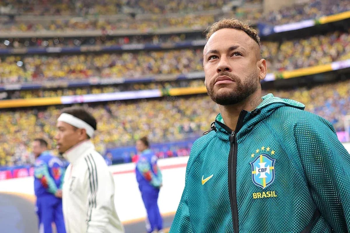 Neymar en el campo antes del partido con Brasil Neymar en el campo antes del partido con Brasil