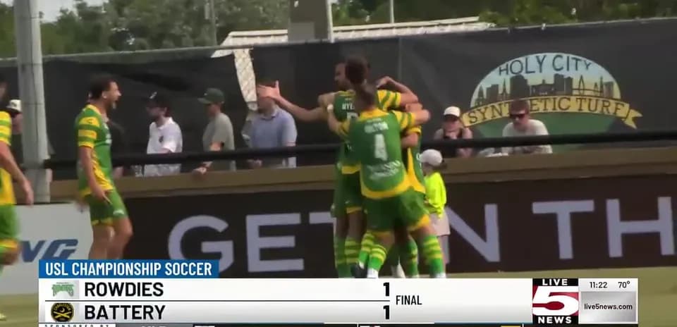 Jugadores del Rowdies celebrando un gol Jugadores del Rowdies celebrando un gol