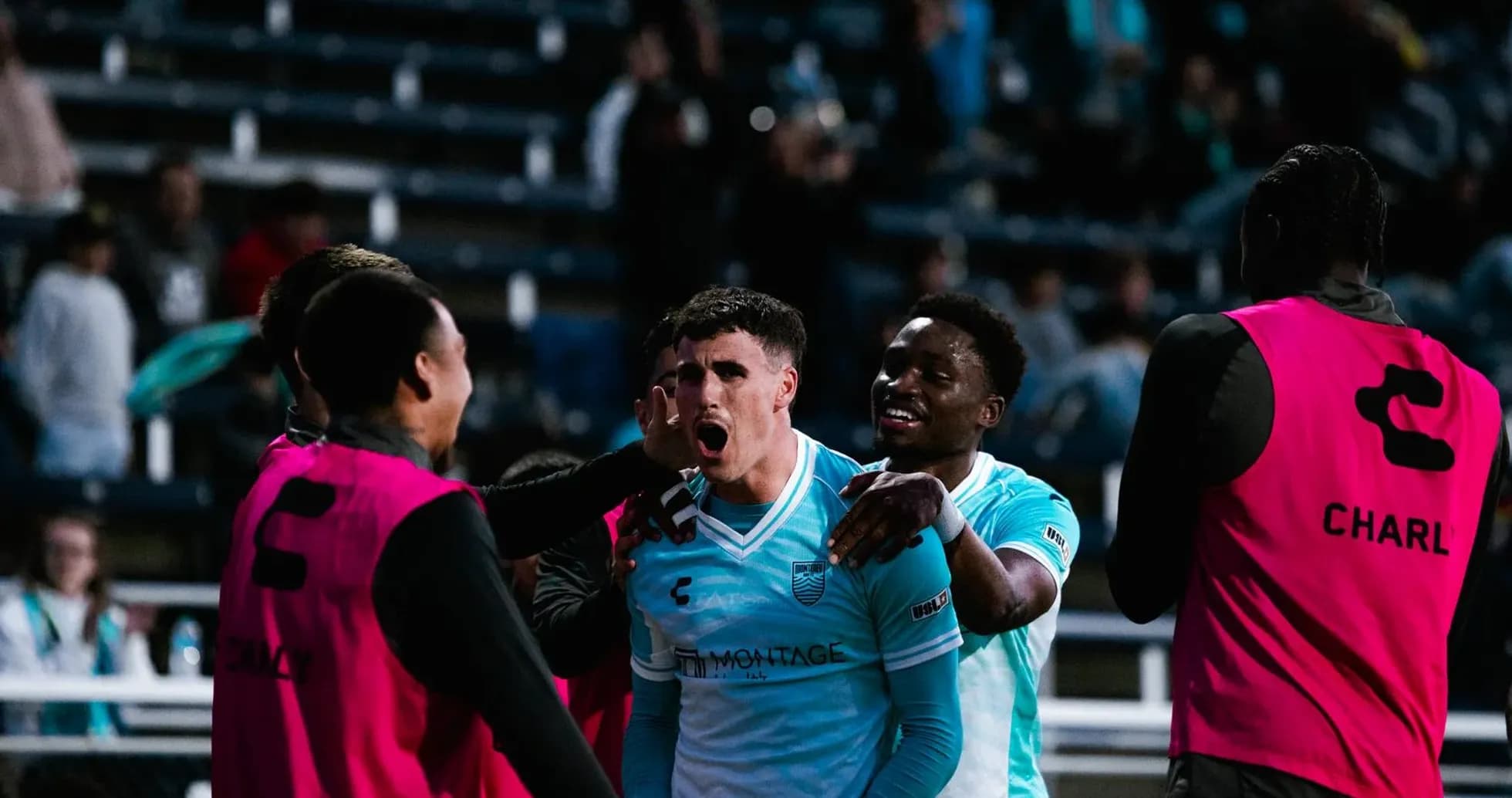 Jugadores de Monterey Bay celebrando un gol Jugadores de Monterey Bay celebrando un gol