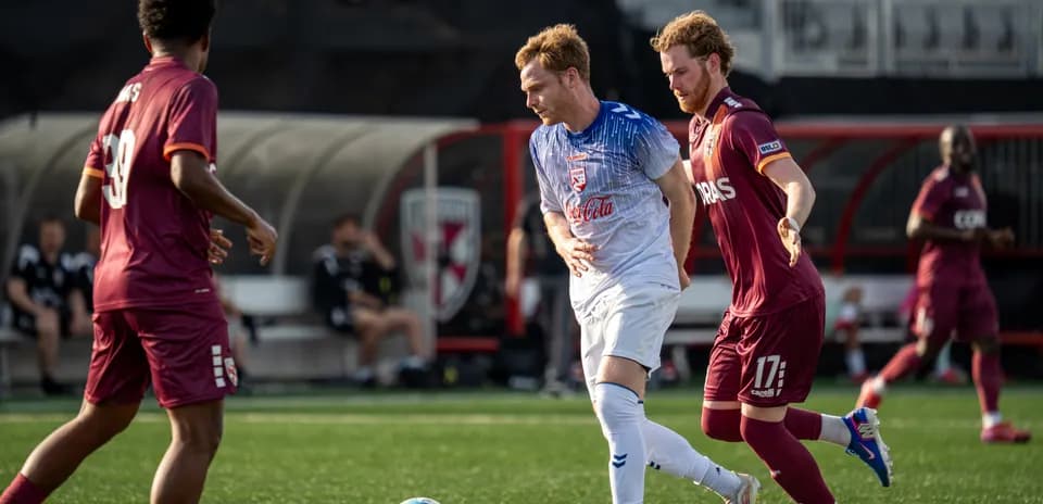 Jugadores de Birmingham Legion y Louisville City en acción Jugadores de Birmingham Legion y Louisville City en acción