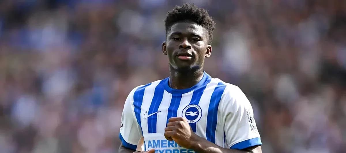 Jugador de Brighton en acción durante el partido Jugador de Brighton en acción durante el partido