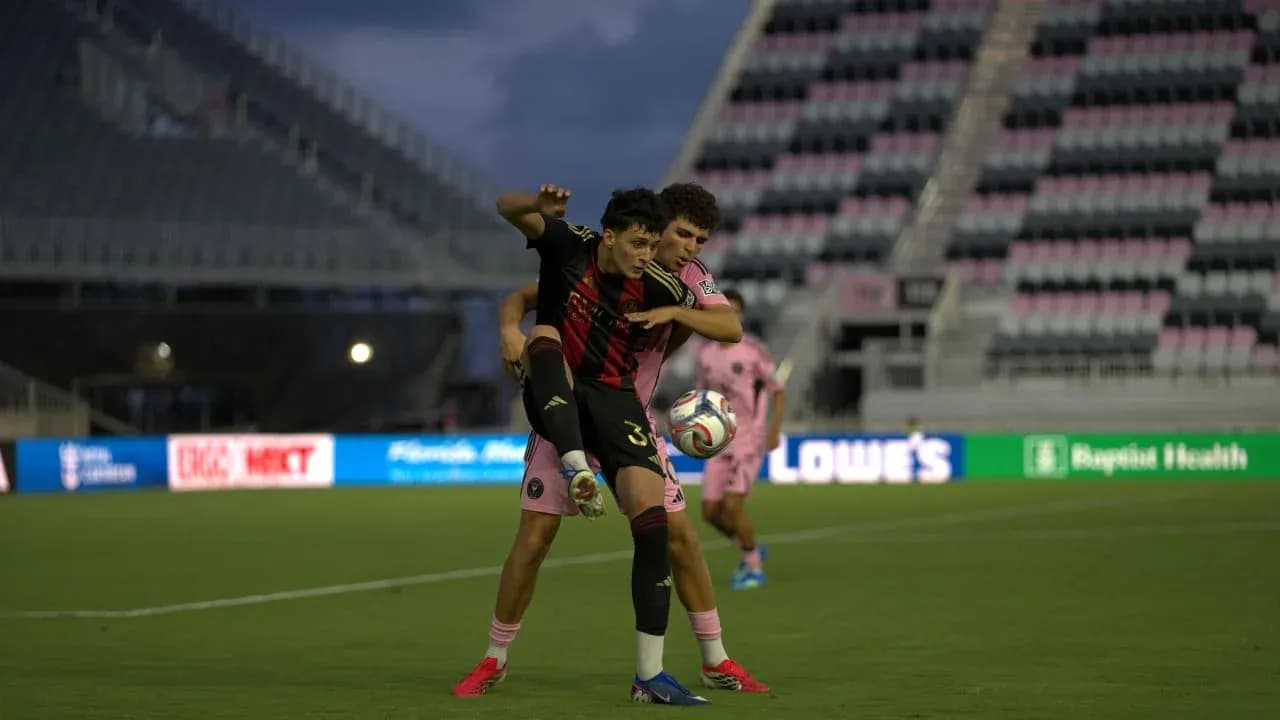 Jugadores de Atlanta United II e Inter Miami II en acción Jugadores de Atlanta United II e Inter Miami II en acción