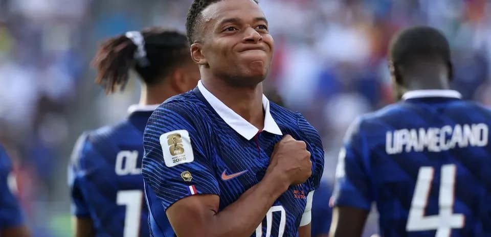 Kylian Mbappé celebrando con la selección francesa Kylian Mbappé celebrando con la selección francesa