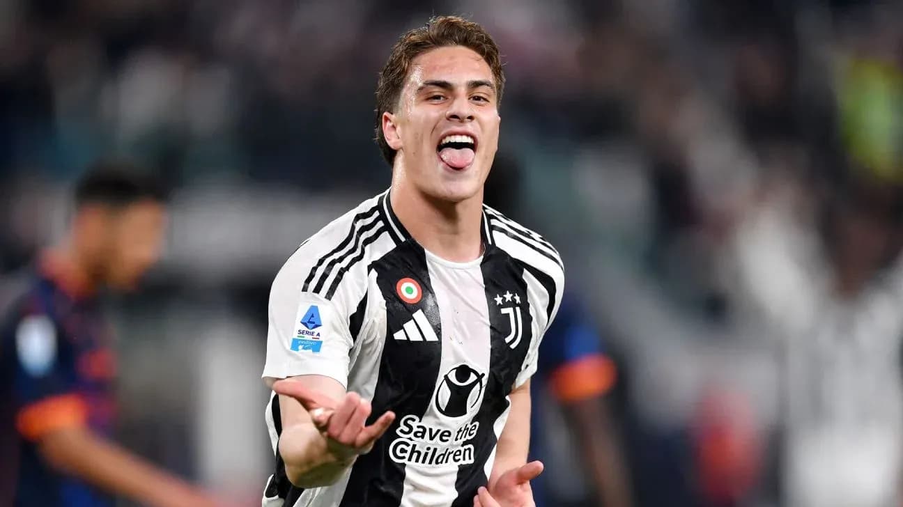 Jugador de Juventus celebrando un gol Jugador de Juventus celebrando un gol
