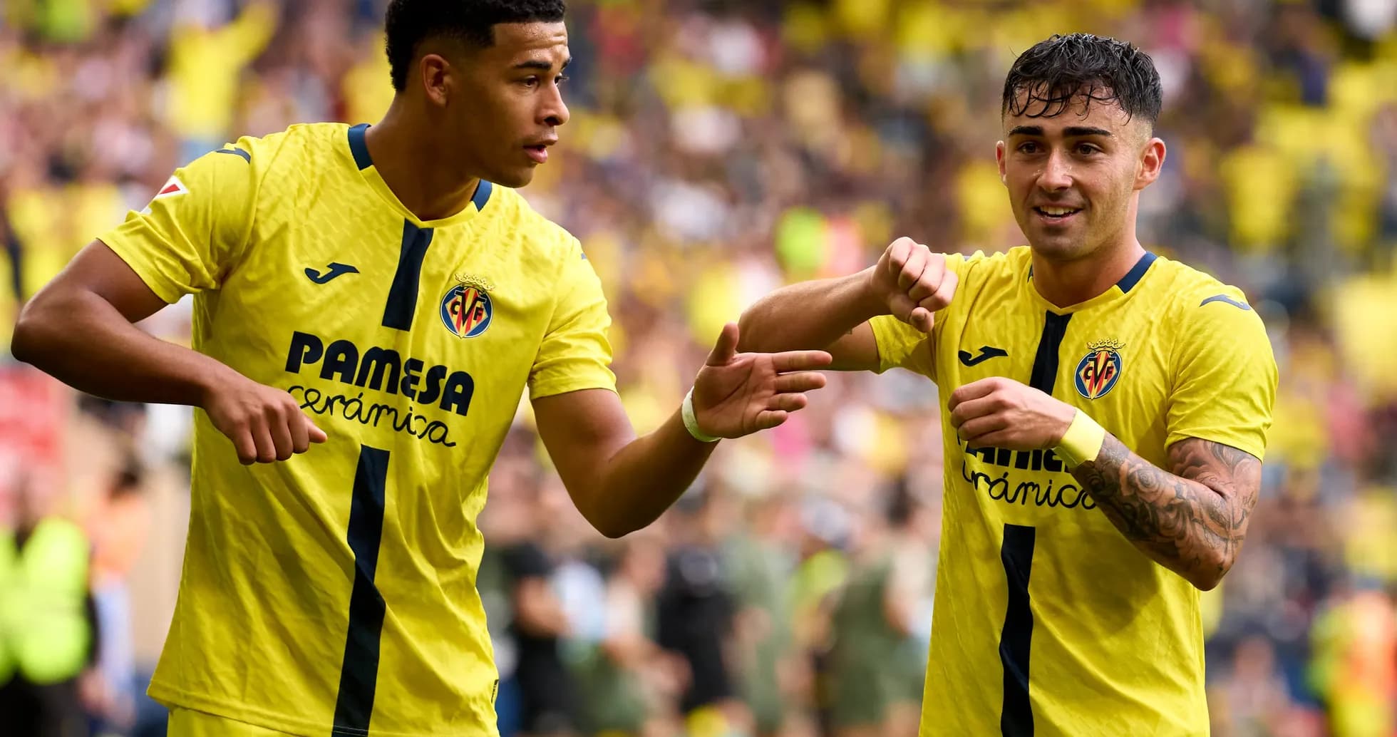 Jugadores de Villarreal celebrando un gol Jugadores de Villarreal celebrando un gol