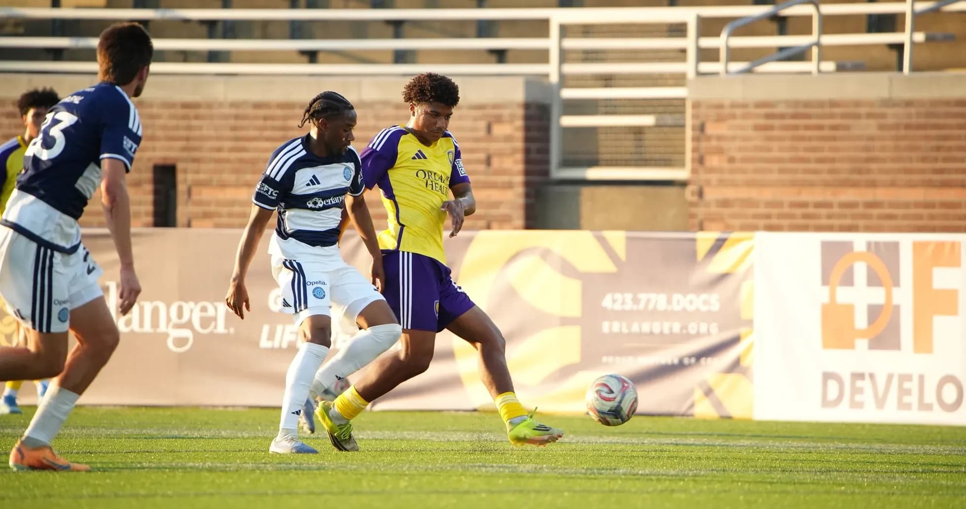 Jugadores de Orlando City II y Chattanooga en acción Jugadores de Orlando City II y Chattanooga en acción