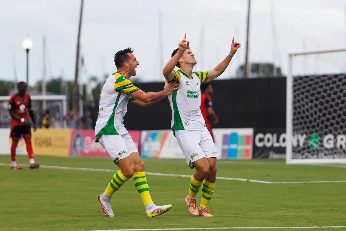 Jugadores del Tampa Bay celebrando un gol Jugadores del Tampa Bay celebrando un gol