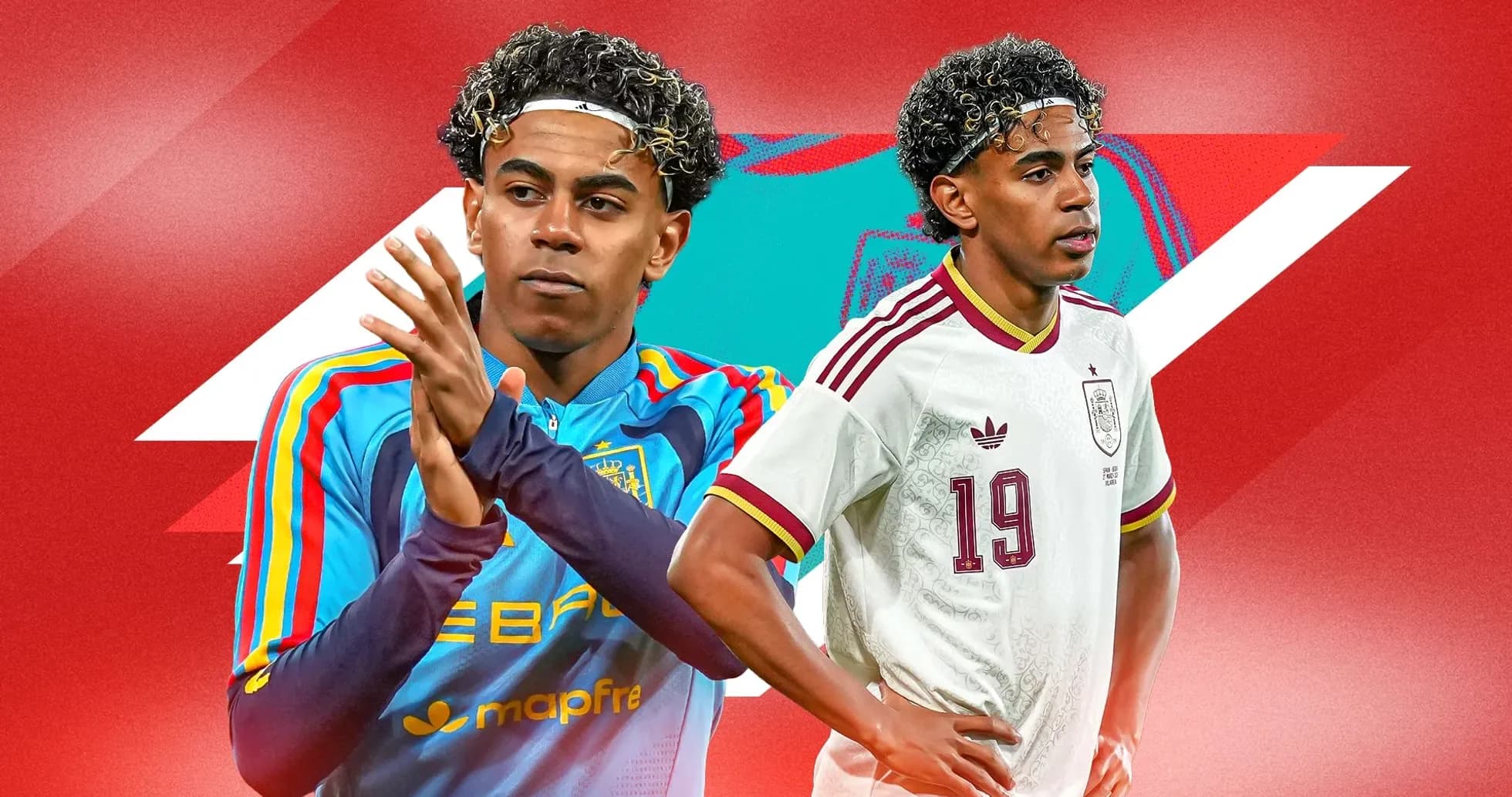 Jugador de fútbol con dos camisetas de España Jugador de fútbol con dos camisetas de España