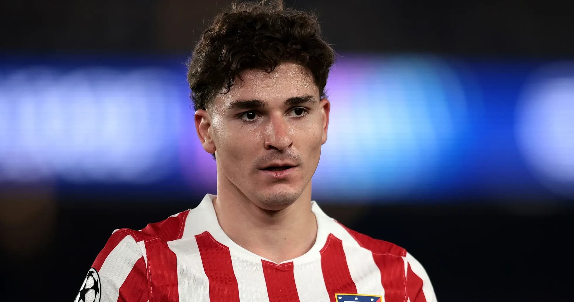 Jugador de Atlético de Madrid en el campo Jugador de Atlético de Madrid en el campo