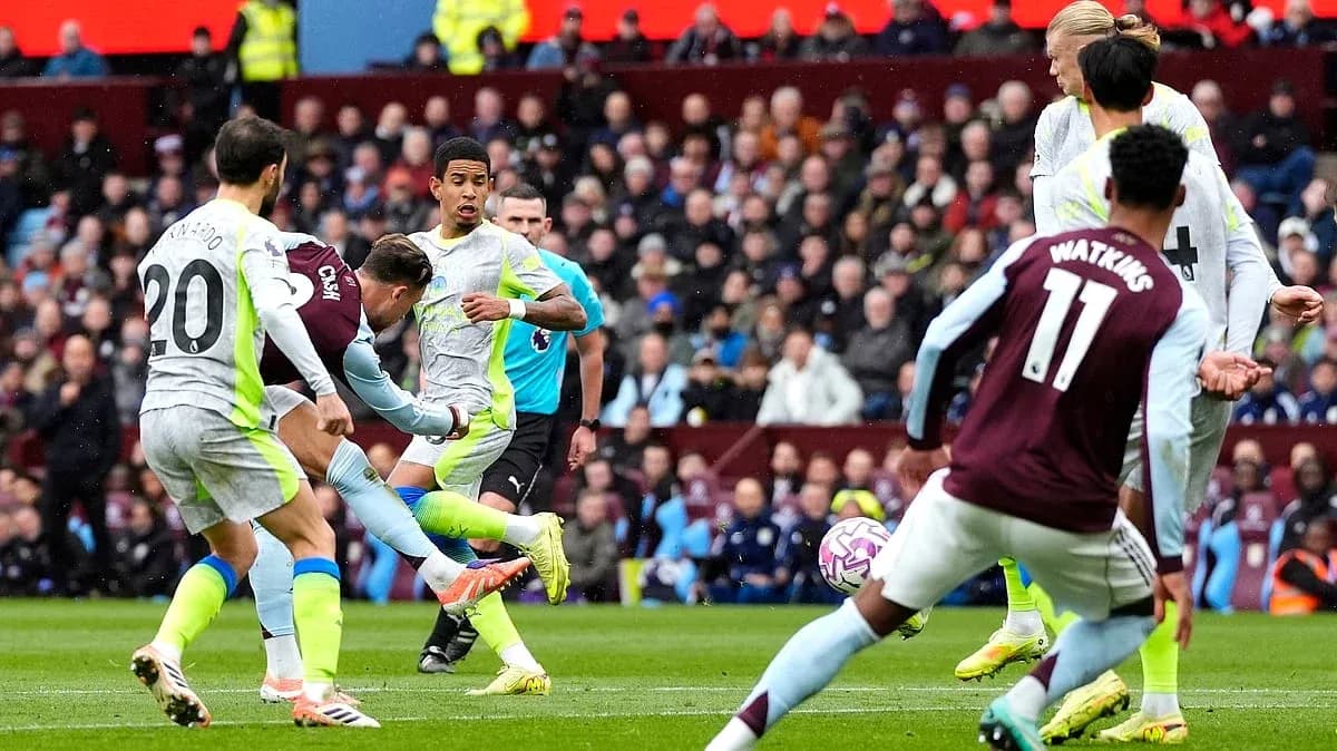 Acción del partido Manchester City vs Aston Villa Acción del partido Manchester City vs Aston Villa