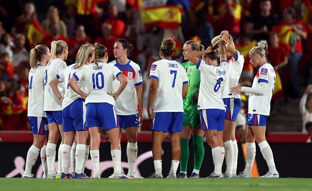 Jugadoras de Inglaterra reunidas antes del partido Jugadoras de Inglaterra reunidas antes del partido
