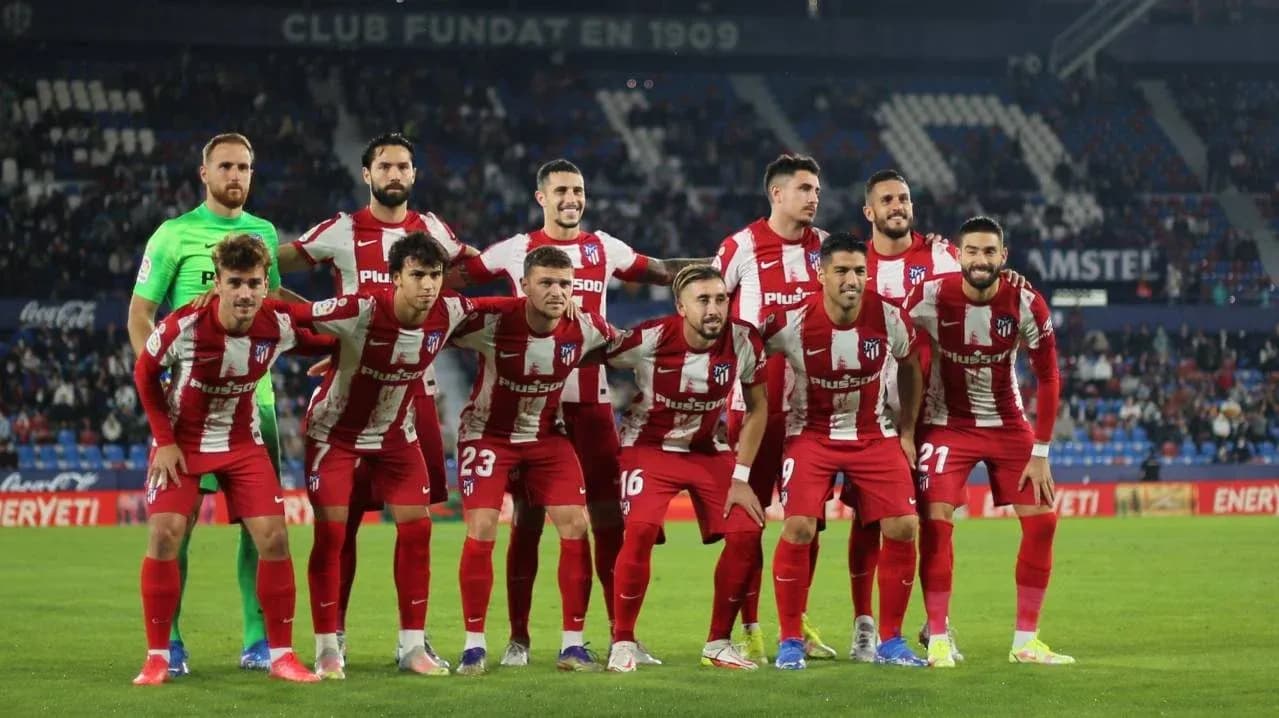 Jugadores de Atlético de Madrid en alineación Jugadores de Atlético de Madrid en alineación