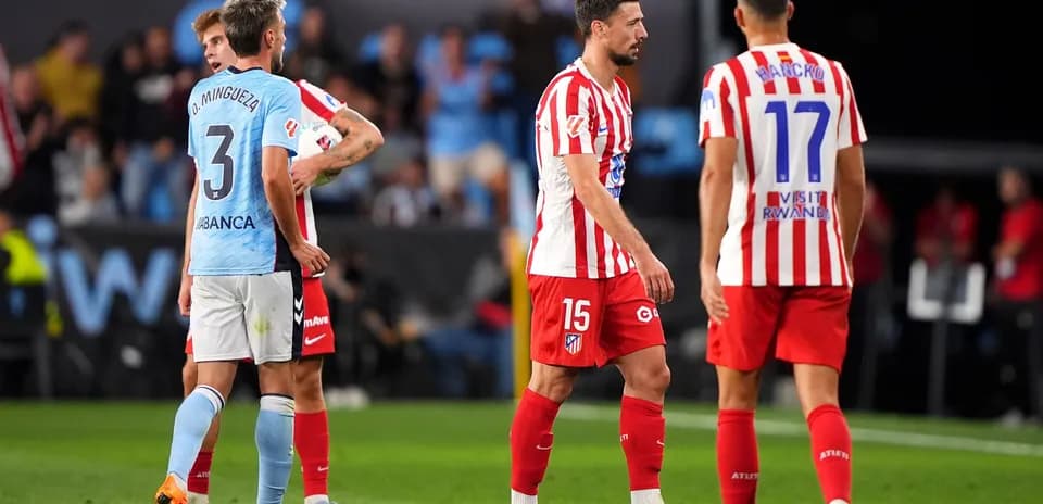 Jugadores de Atlético Madrid y Celta Vigo en el partido Jugadores de Atlético Madrid y Celta Vigo en el partido